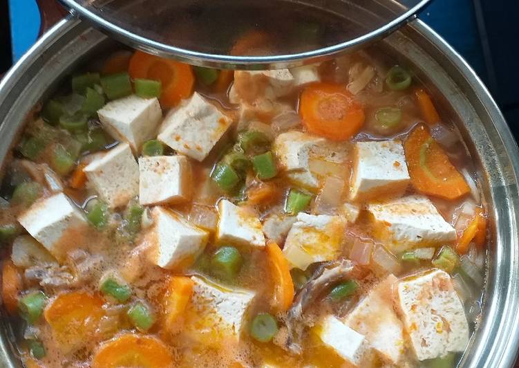 Cara Gampang Menyiapkan Sup Tomat Ayam Tahu Anti Gagal