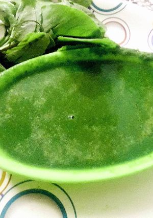 खट्टी पालक, धनिया, अदरक की चटनी (Khatti palak, coriander, ginger ki chutney recipe in hindi) रेसिपी मुख्य फोटो