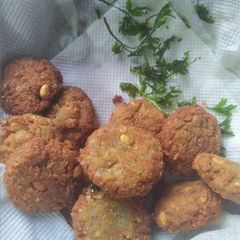 A picture of Falafal kabab or tikki.
