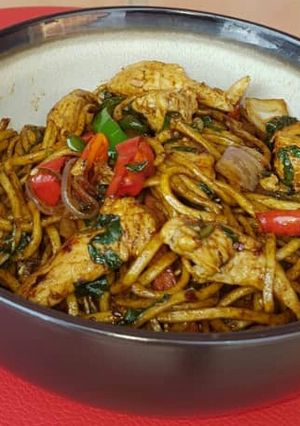 A picture of Lil's vegetable soy noodles.