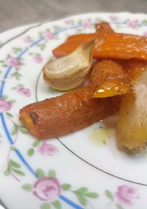 Une photo de 🍁Carottes rôties Miel Thym Orange Ail en chemise