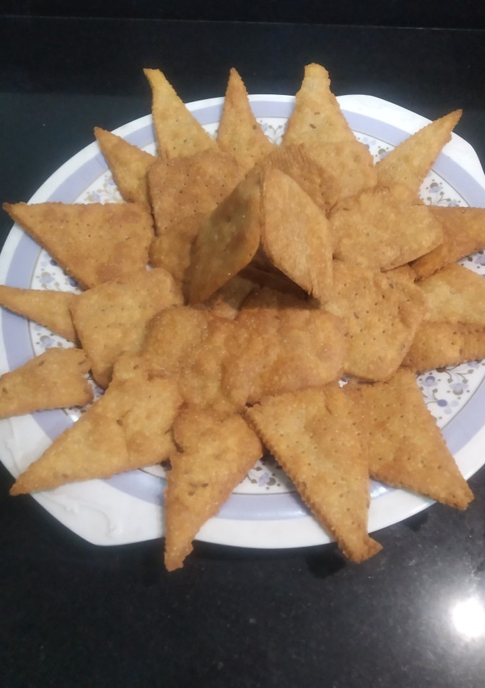 ક્રિસ્પી જીરા પૂરી (Crispy Jeera Poori Recipe In Gujarati) રેસીપી મુખ્ય ફોટો