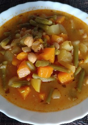 Foto principal de Puchero de garbanzos con calabaza sin carne