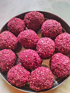 பீட்ரூட் கம்பு உருண்டை (Beetroot Kambu Urundai Recipe in Tamil) செய்முறை முக்கிய புகைப்படம்