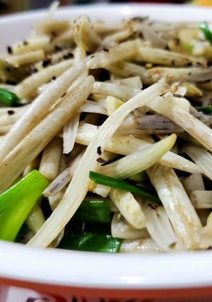Hình của món Ngó sen xào tỏi.