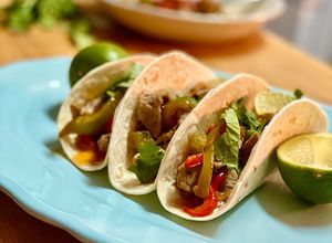 Foto principal de Tacos de carne y verduras