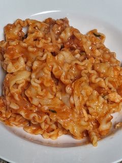 Una foto de Pasta con salmón y mozzarella