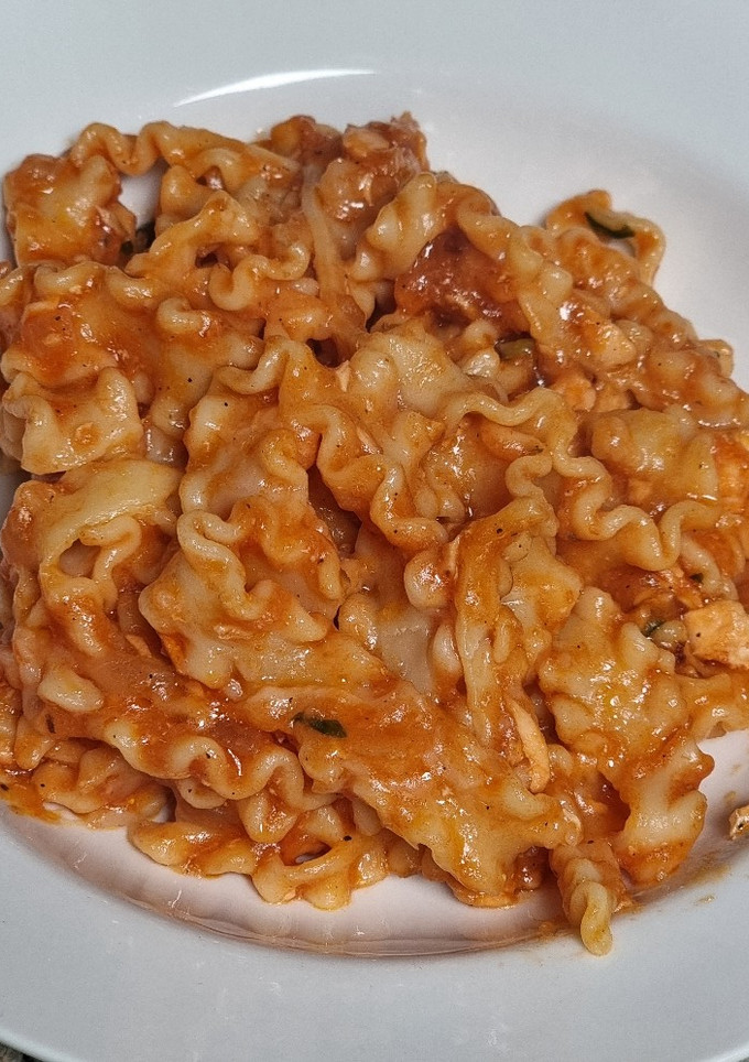 Una foto de Pasta con salmón y mozzarella