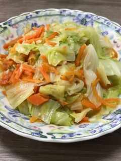 悶炒蒜香高麗菜 的食譜成品照片