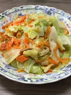 悶炒蒜香高麗菜 的食譜成品照片