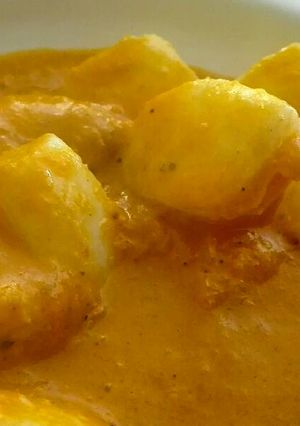 Una foto de Sepia en salsa de pimientos del piquillo