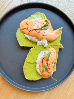 Foto de Tosta de abacate com ovos benedict