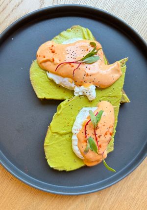 Foto de Tosta de abacate com ovos benedict