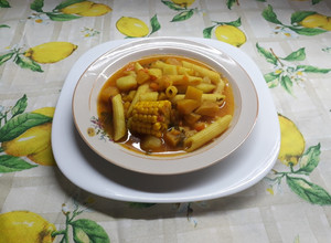 Una foto de Guiso con fideos