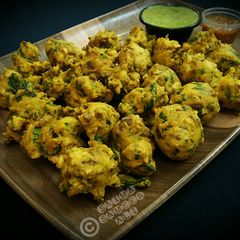 A picture of Moong dal pakoray.
