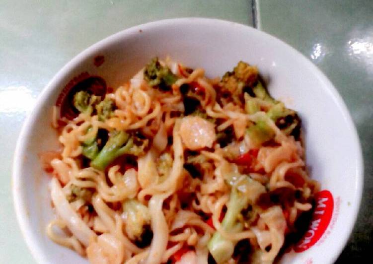 Resep Indobrokol (Indomie Brokoli) ala anak kost, Lezat Sekali