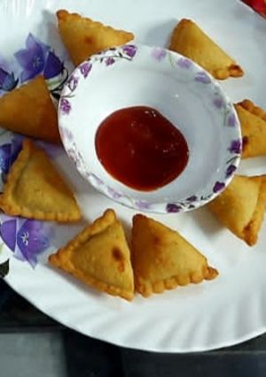 मिनी समोसा (Mini samosa recipe in Hindi) रेसिपी मुख्य फोटो