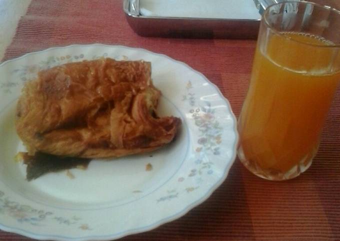 Simple Way to Make Perfect Orange juice+croissant