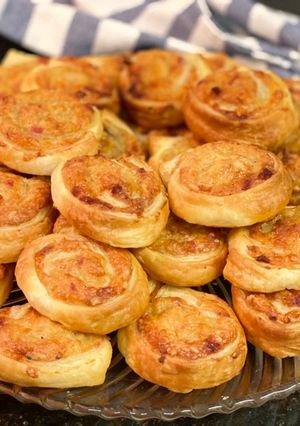 Sajtos-sonkás tekercs recept fotója
