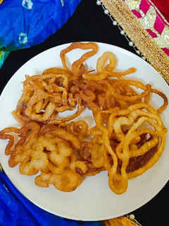 जलेबी(jalebi recipe in hindi) रेसिपी मुख्य फोटो