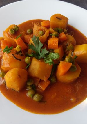 A picture of Vegetable sambar.