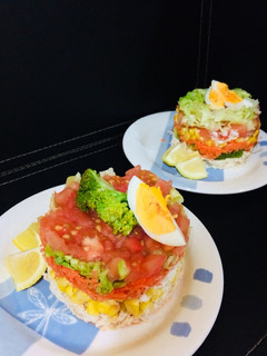 Una foto de Timbal de verduras 🌽🍅🥦🥕🥑🍋