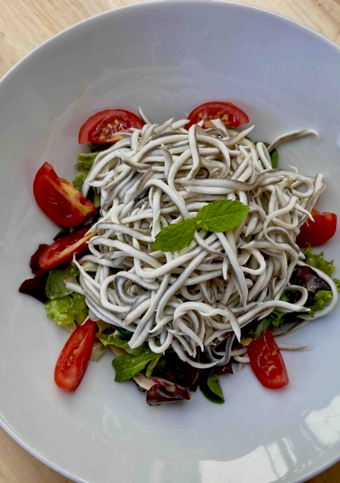 Una foto de GULAS en Ensalada 😋 "Al Ajillo frío" 😲👌🏻
