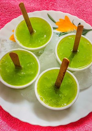 A picture of Raw mango ice ream lolly.