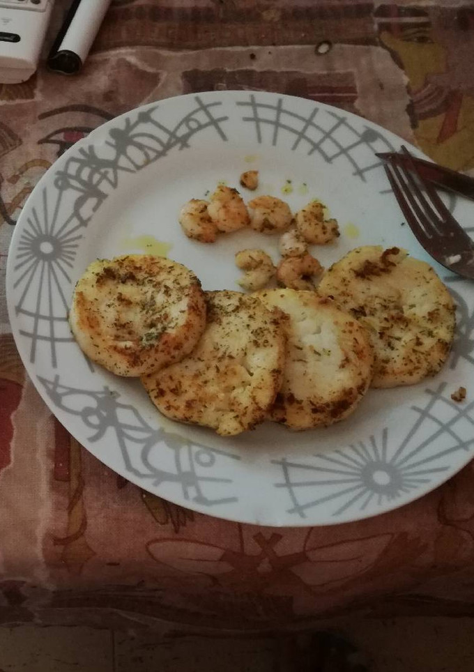 Una foto de Medallones de merluza a la plancha con gambas