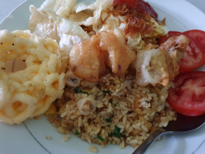 Standar Cara praktis memasak Nasi goreng seafood dengan minyak samin  sesuai selera