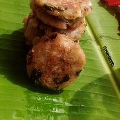 A picture of Javvarisi Oats Vada/sabudana oats vada.