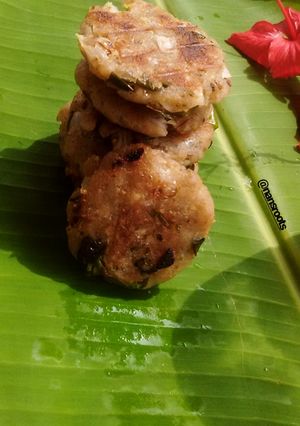 A picture of Javvarisi Oats Vada/sabudana oats vada.