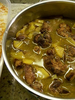 A picture of Chicken Liver with potatoes.
