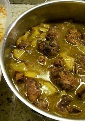 A picture of Chicken Liver with potatoes.