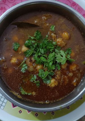 A picture of Masaledar Chole.