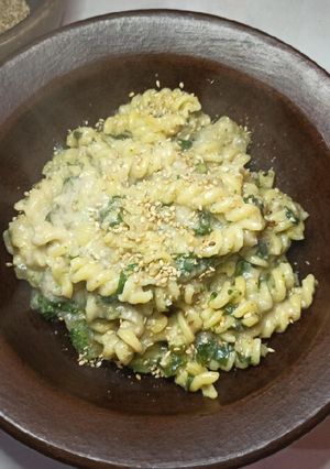 Una foto de One pot pasta, con brócoli y acelga