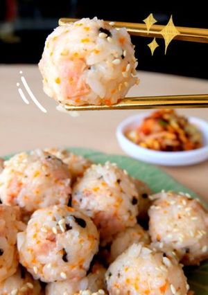 A picture of Jumeokbap Korean Rice Balls.
