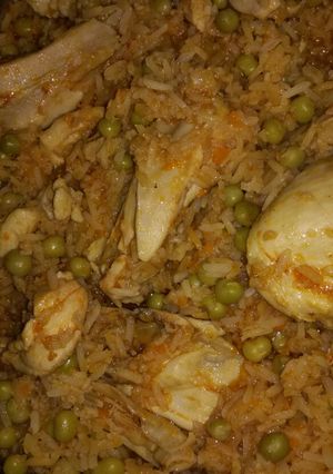 Una foto de Arroz graneado con pollo