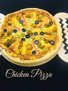 சிக்கன் பிட்ஸா (Chicken pizza recipe in tamil) செய்முறை முக்கிய புகைப்படம்