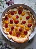 Torta salata con pomodorini rossi e gialli