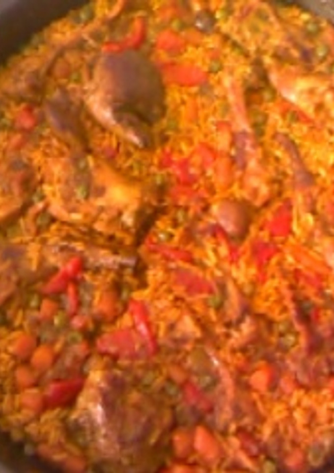 Una foto de Paella de conejo