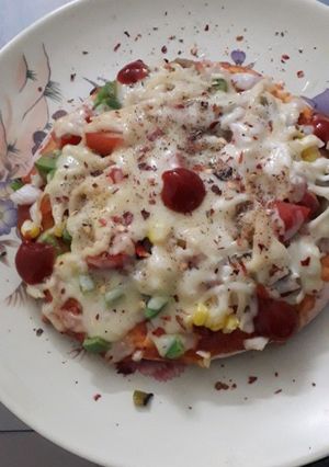 ચીઝ બ્રસ્ટ પિઝા (Cheese Burst pizza Recipe in Gujarati) રેસીપી મુખ્ય ફોટો