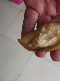 Una foto de Chile güero asado relleno de plátano, canela y tequila