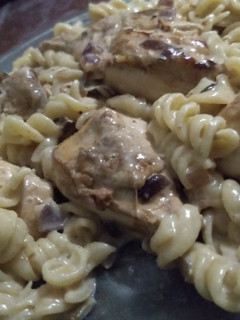 Una foto de Wok de pollo a la crema con fideos