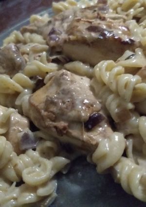 Una foto de Wok de pollo a la crema con fideos