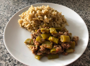 Una foto de Guiso de porotos verdes y carne de vacuno molida
