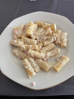 Una foto de Tortiglioni con jamón y queso