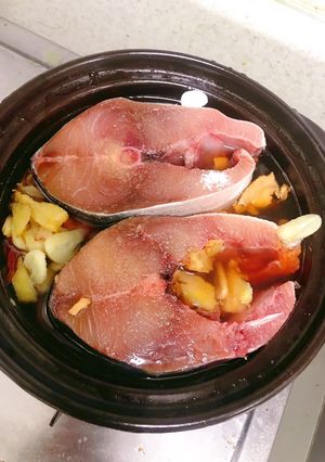 Hình của món Cá ngừ kho riềng sả.
