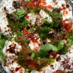 A picture of Ghobhi ke dahi bade.