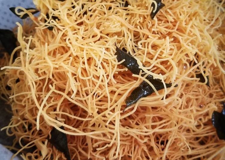 Recipe: Eating on a Dime Omapodi / Sev